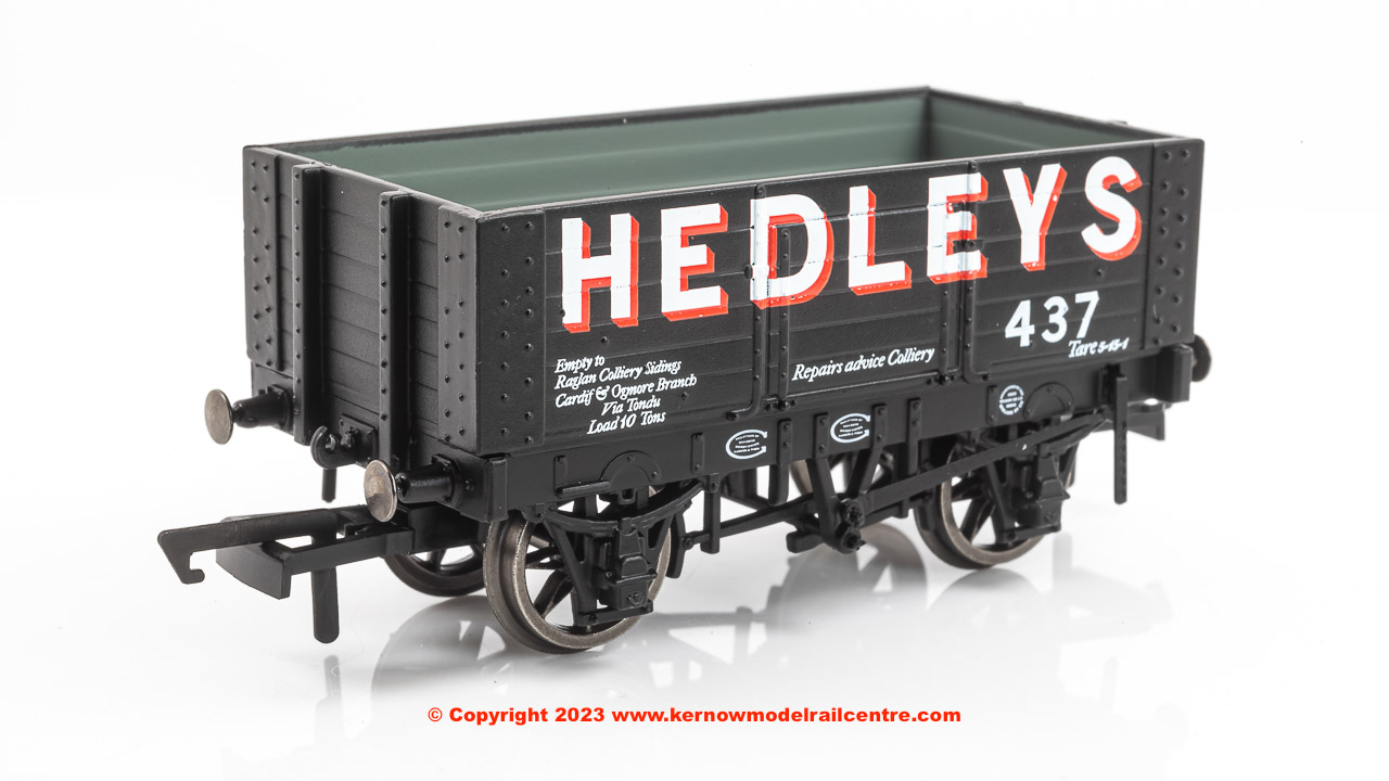 R60192 Hornby 6 Plank Wagon number 437 - Hedleys - Era 3